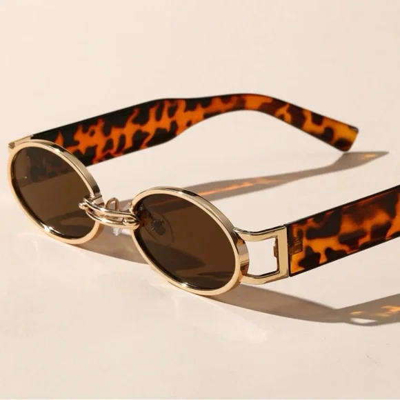 Oval gold frame Sunglasses - Picture 2 of 6